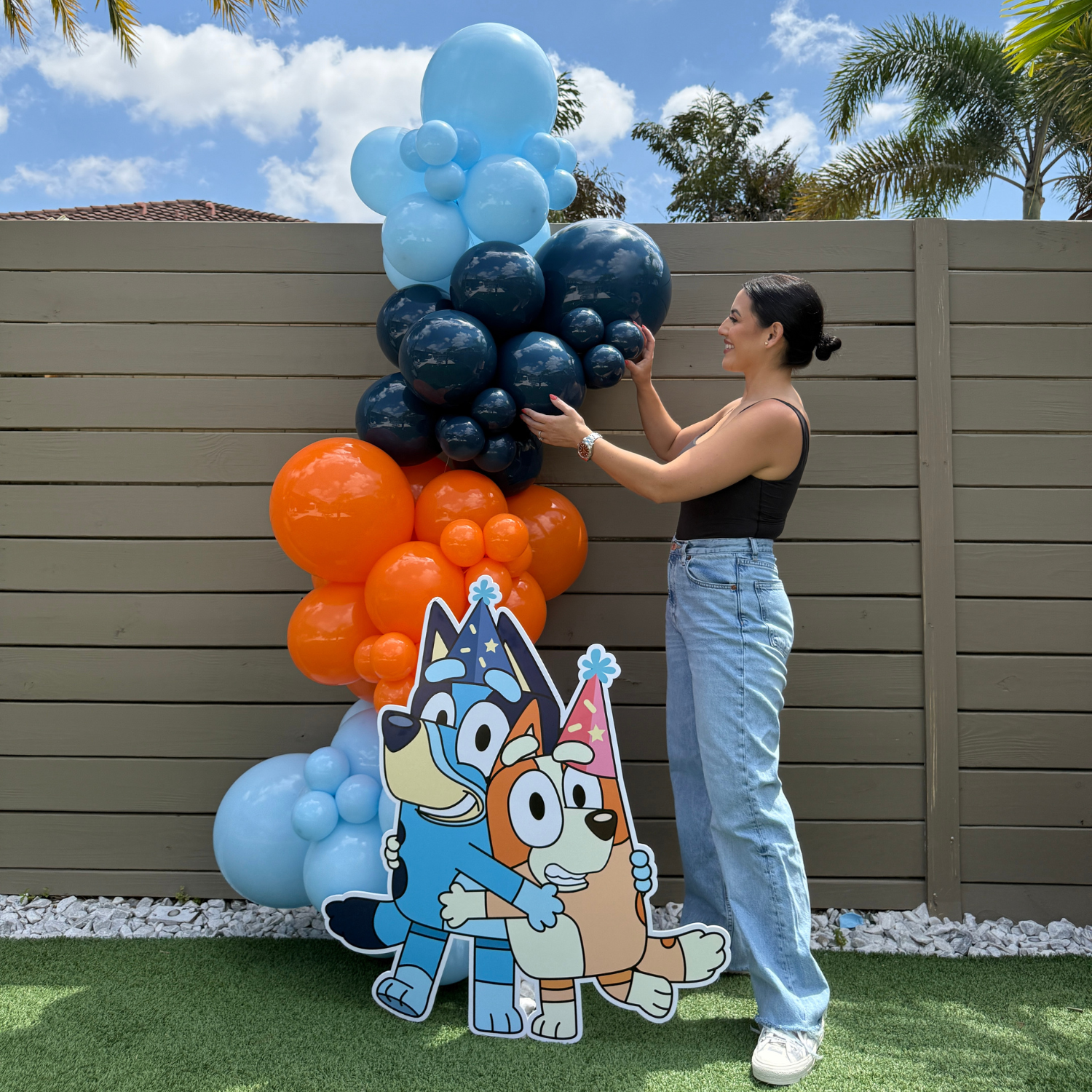 BLUEY Themed Balloon Garland
